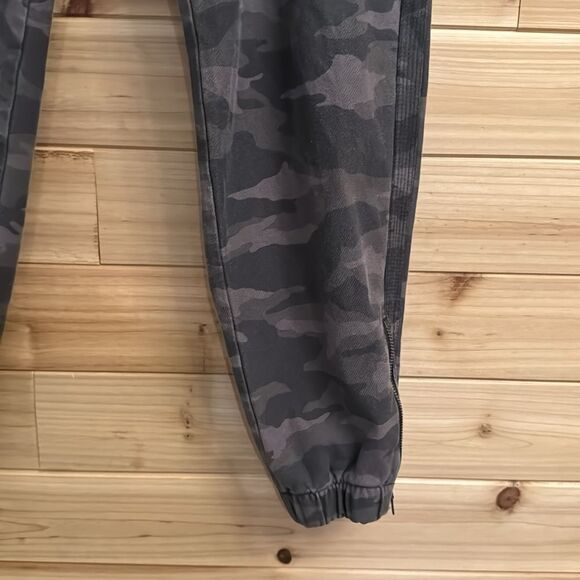 Athleta Size 10 Farallon Camouflage Jogger Pants - Picture 4 of 13